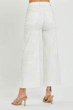 Load image into Gallery viewer, Claire Cropped Jeans - White
