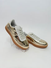 Load image into Gallery viewer, Luxe Sneakers - Gold
